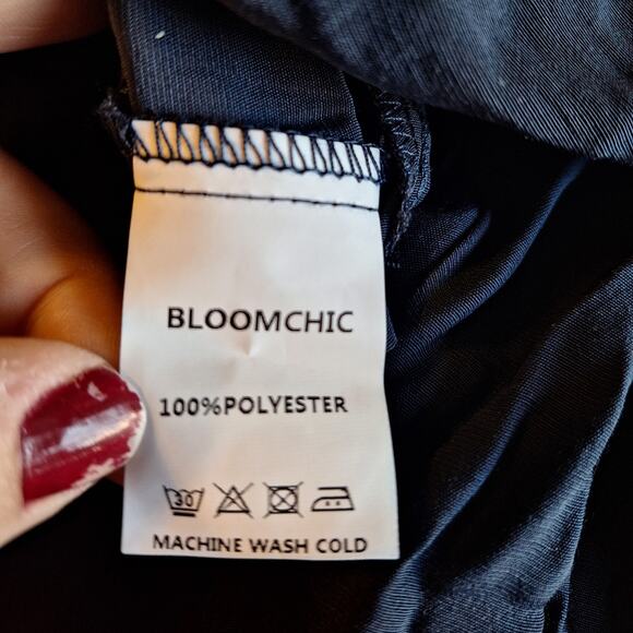 Bloomchic Women 30 Navy Blue 1/4 Button Front Flowy Roll Tab Sleeve Blouse NEW - Picture 8 of 9